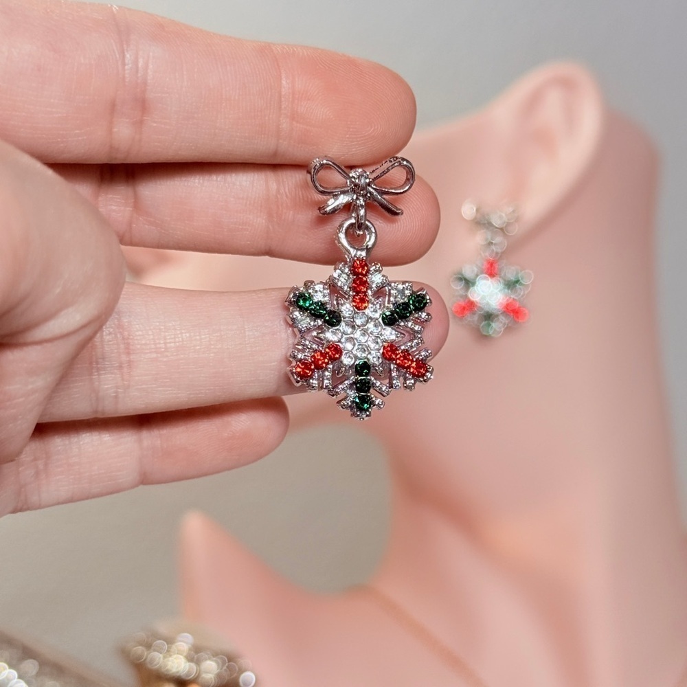 ⚜️ Cute Christmas Earrings - Picture 4 of 5